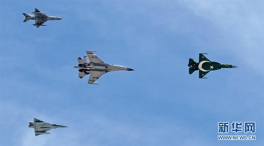 （新華全媒頭條·人民空軍70年·圖文互動）（8）陽光照耀奮飛的航程——黨中央、中央軍委和習主席關心人民空軍建設發(fā)展紀實