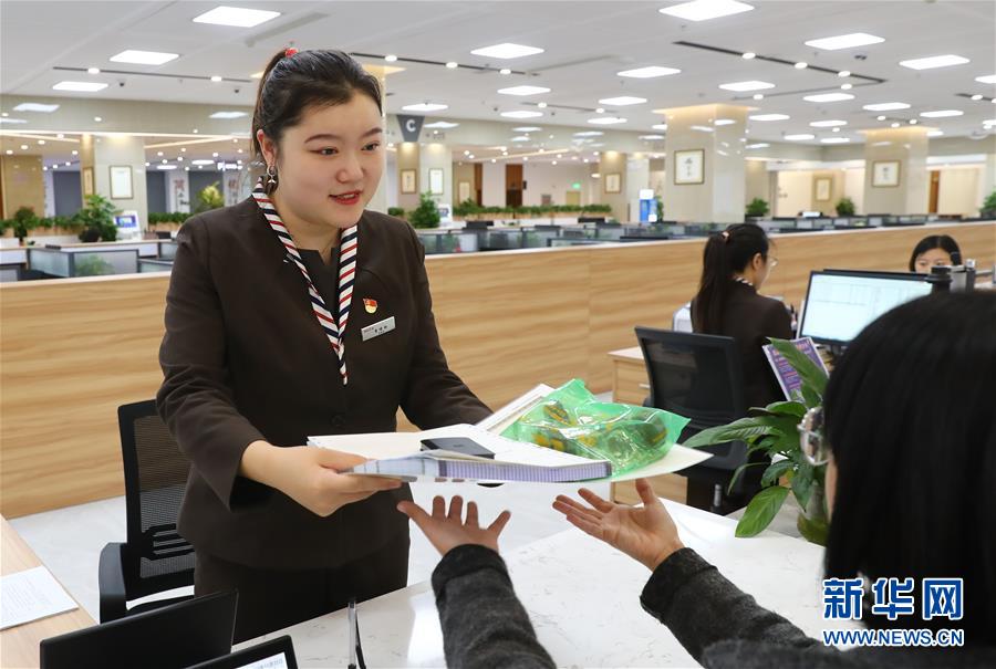 （四中全會精神在基層·圖文互動）（1）千億資本為何在這里匯聚？——遼寧沈撫新區(qū)優(yōu)化營商環(huán)境見聞