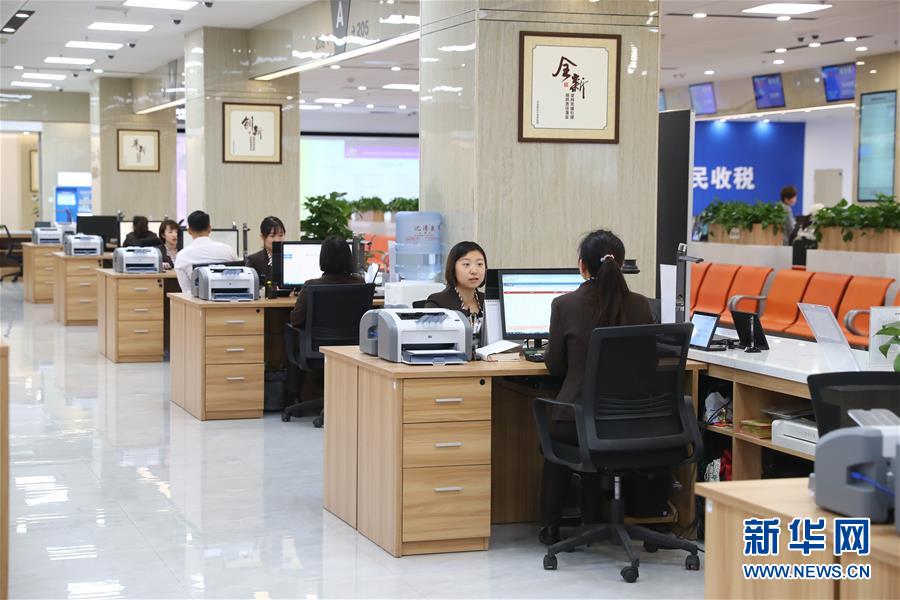 （四中全會精神在基層·圖文互動）（3）千億資本為何在這里匯聚？——遼寧沈撫新區(qū)優(yōu)化營商環(huán)境見聞
