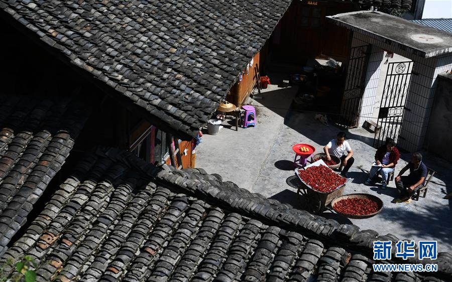 （新華全媒頭條·圖文互動）（3）干部去哪兒了？——貴州干部大規(guī)模下沉脫貧攻堅一線紀(jì)實