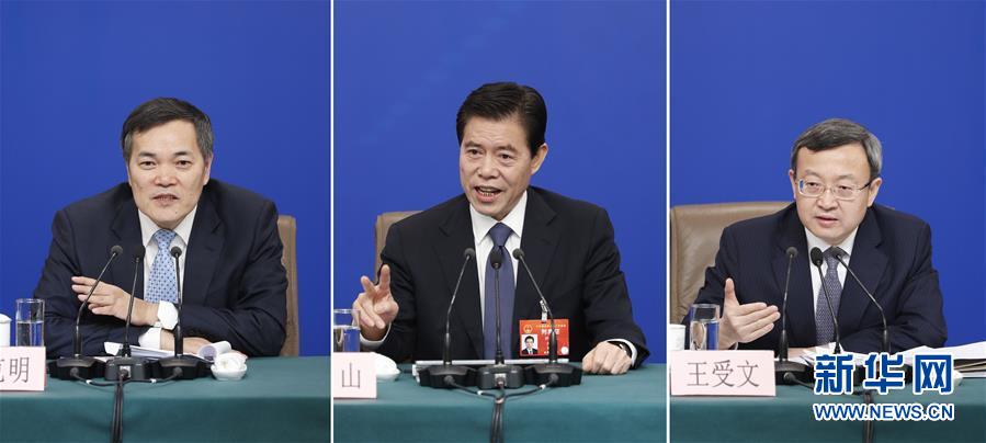 （兩會(huì)·XHDW）（10）商務(wù)部部長(zhǎng)鐘山等就“促進(jìn)形成強(qiáng)大國(guó)內(nèi)市場(chǎng) 推動(dòng)全方位對(duì)外開放”答記者問(wèn)