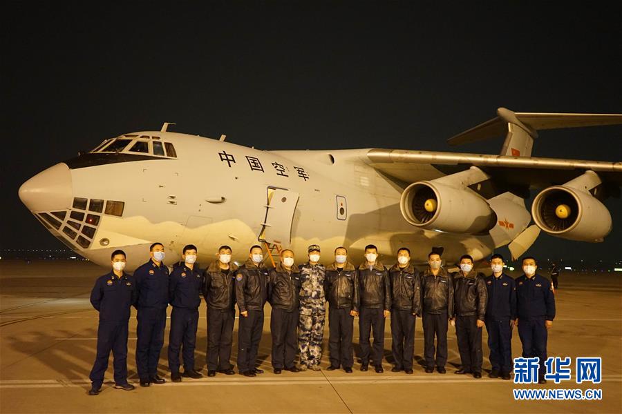 （新型肺炎疫情防控·圖文互動(dòng)）（2）除夕夜，他們這樣出征——空軍軍醫(yī)大學(xué)醫(yī)療隊(duì)出征武漢疫區(qū)見(jiàn)聞