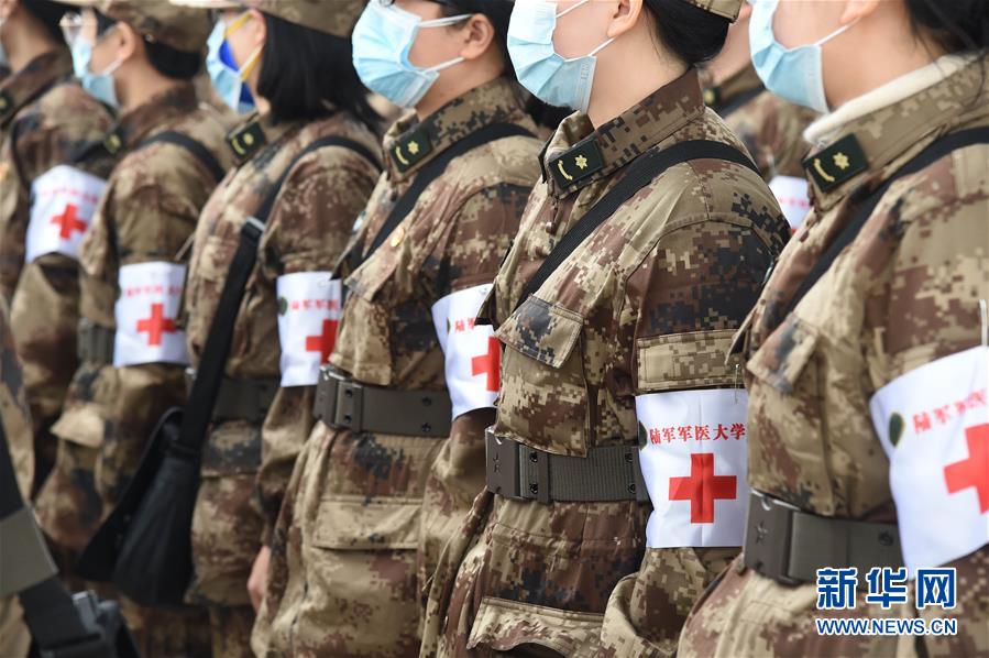 （聚焦疫情防控·圖文互動）（2）空軍出動3型11架運輸機(jī)多地同步向武漢空運醫(yī)療隊員