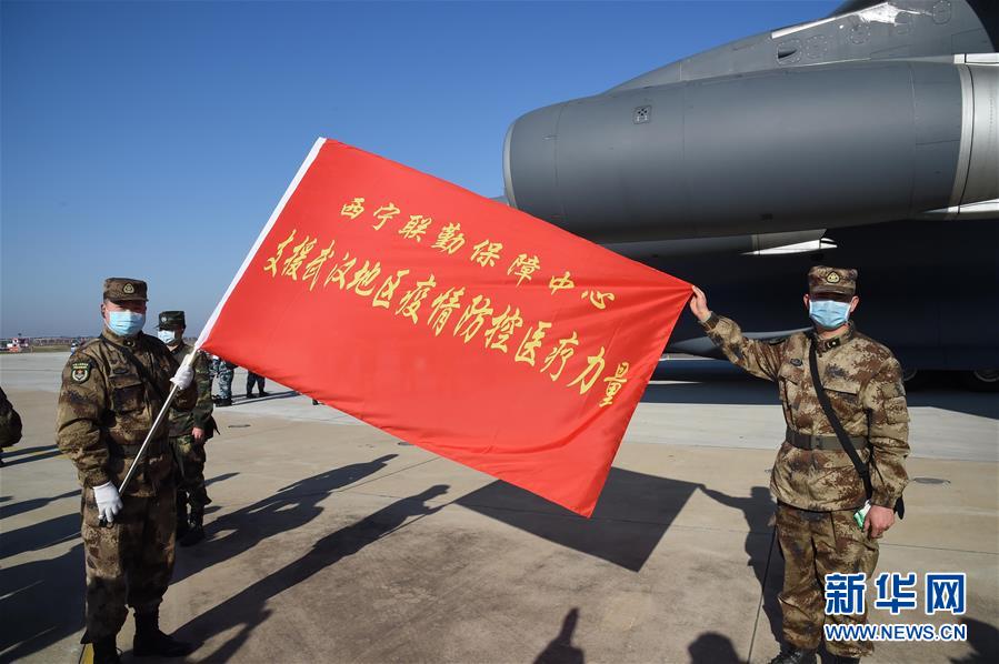 （聚焦疫情防控·圖文互動(dòng)）（6）空軍第四次向武漢大規(guī)?？者\(yùn)醫(yī)療隊(duì)員和物資