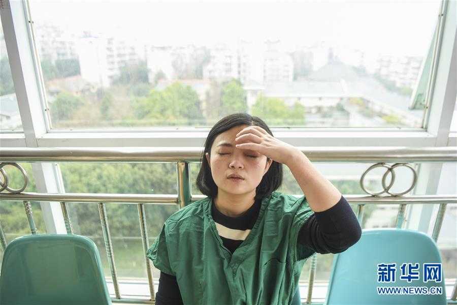 （一線抗疫群英譜·圖文互動(dòng)）（8）“我已躬身入局，勢(shì)要共渡難關(guān)!”——戰(zhàn)“疫”一線醫(yī)生黃霞