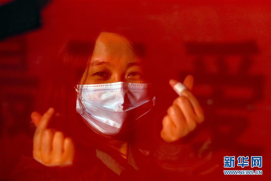 （新華全媒頭條·圖文互動）（5）最美逆行者，武漢永遠(yuǎn)記得你！——首批援鄂醫(yī)療隊(duì)返程紀(jì)實(shí)