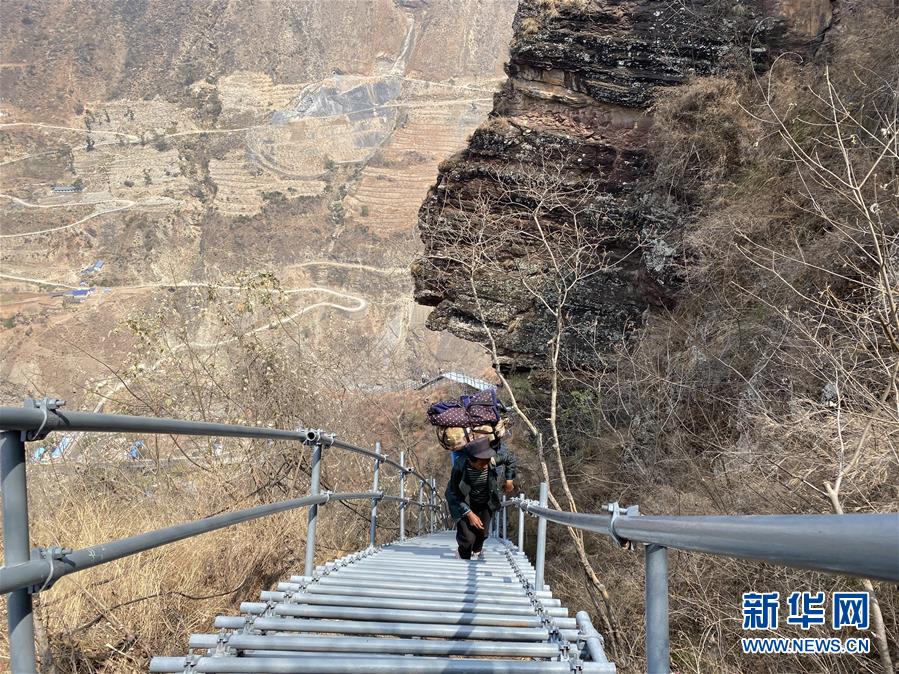 （在習(xí)近平新時(shí)代中國特色社會(huì)主義思想指引下——新時(shí)代新作為新篇章·習(xí)近平總書記關(guān)切事·圖文互動(dòng)）（3）啃下最后的硬骨頭——脫貧攻堅(jiān)掛牌督戰(zhàn)進(jìn)行時(shí)