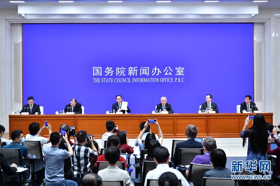 （新華全媒頭條·“抗擊疫情的中國行動”白皮書·圖文互動）（1）人民至上、生命至上的中國答卷——從白皮書看中國抗擊疫情歷程