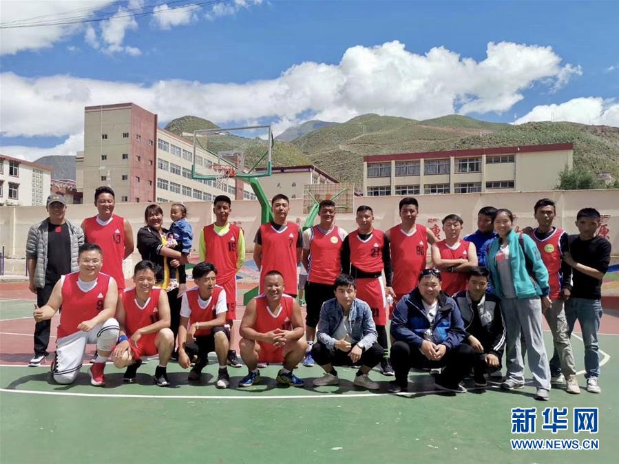 （在習近平新時代中國特色社會主義思想指引下——新時代新作為新篇章·習近平總書記關切事·圖文互動）（2）青春做伴，西部放歌——走近扎根西部建設邊疆的大學生們