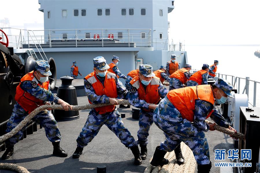 （圖文互動）（1）一份勇敢者的事業(yè)——海軍畢昇艦投身新武器裝備試驗記事