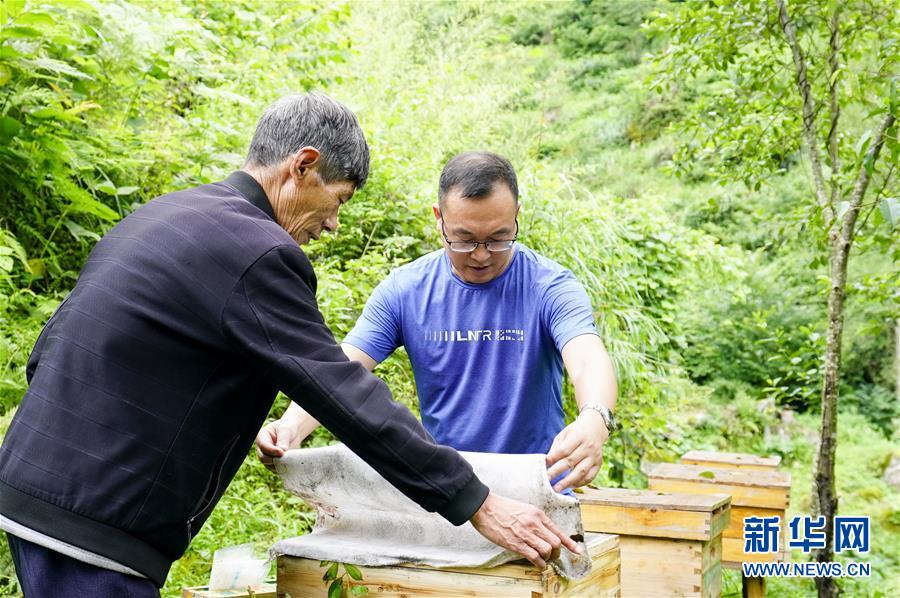 （習(xí)近平的小康故事·新華網(wǎng)·圖文互動）（7）“讓所有老年人都能有一個幸福美滿的晚年”——習(xí)近平和尊老養(yǎng)老的故事