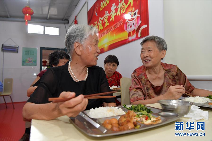 （新華全媒頭條·圖文互動）（11）歷史交匯點上的宏偉藍圖——《中共中央關(guān)于制定國民經(jīng)濟和社會發(fā)展第十四個五年規(guī)劃和二〇三五年遠景目標的建議》誕生記