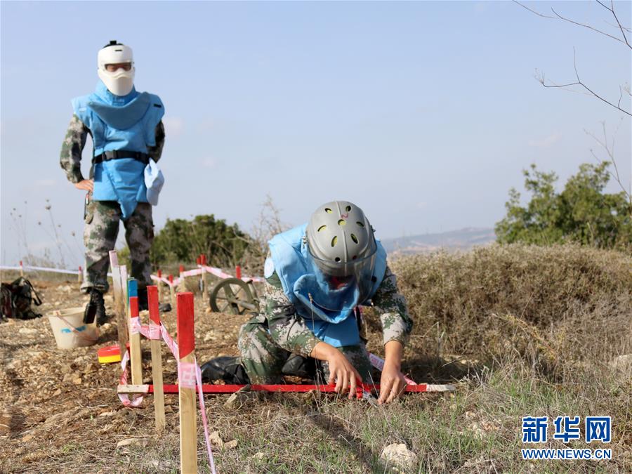 （新華全媒頭條·圖文互動(dòng)）（12）沿著中國特色強(qiáng)軍之路闊步前進(jìn)——黨中央、中央軍委領(lǐng)導(dǎo)推進(jìn)國防和軍隊(duì)建設(shè)70年紀(jì)實(shí)