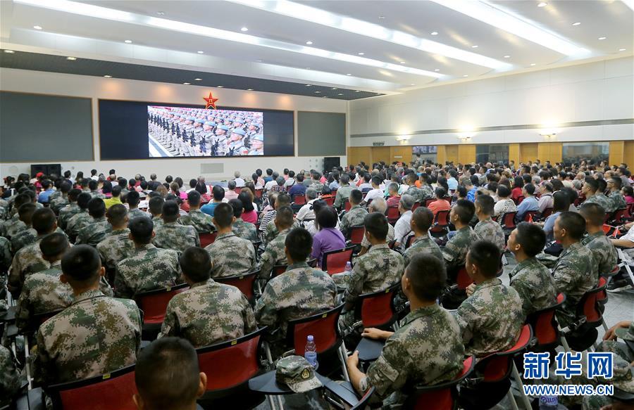 （圖文互動）（3）“我和我的祖國，一刻也不能分割”——解放軍駐香港部隊與市民共同慶祝國慶70周年見聞