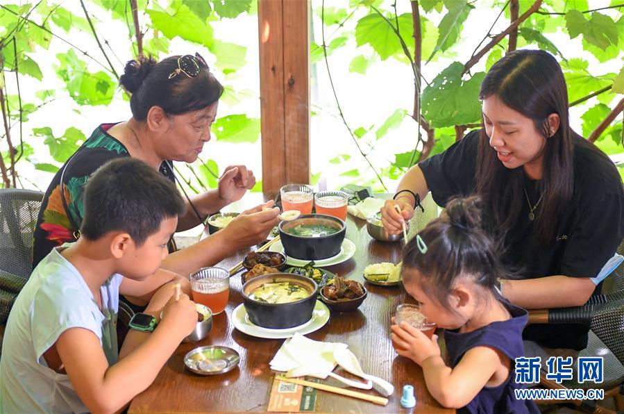 （在習(xí)近平新時(shí)代中國特色社會(huì)主義思想指引下——新時(shí)代新作為新篇章·習(xí)近平總書記關(guān)切事·圖文互動(dòng)）（6）珍惜盤中餐，狠剎浪費(fèi)風(fēng)——各地積極行動(dòng)堅(jiān)決制止餐飲浪費(fèi)