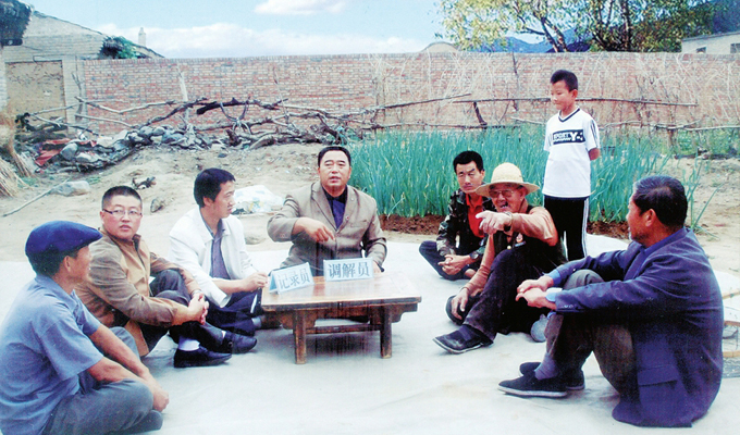 調(diào)解“家長(zhǎng)里短，雞毛蒜皮”的小事情是李培斌從事的大事業(yè)
