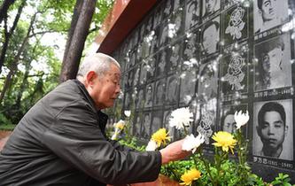 清明時(shí)節(jié)祭英烈 