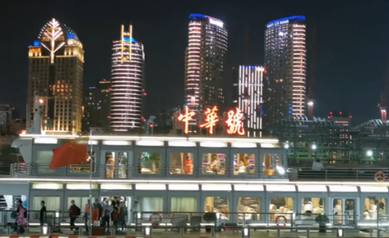 我在黃浦江邊，等待網絡媒體論壇的到來……