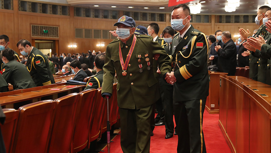 志愿軍老戰(zhàn)士、老同志入場