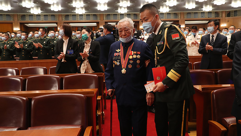 志愿軍老戰(zhàn)士、老同志入場