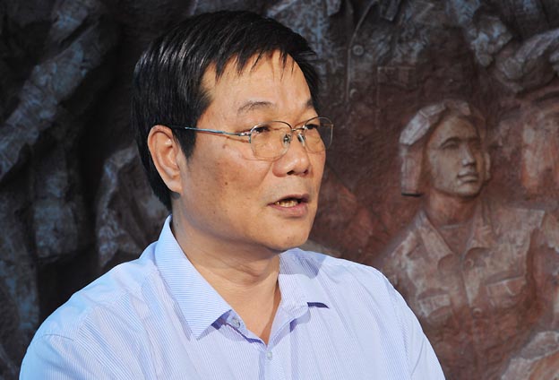 我們把黨的政治優(yōu)勢(shì)和現(xiàn)代企業(yè)制度優(yōu)勢(shì)結(jié)合起來，建立完善決策、執(zhí)行、監(jiān)督三個(gè)體系。