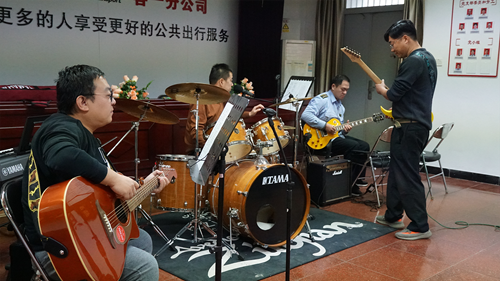 追夢中國人|侯孝輝：左手方向盤，右手麥克風