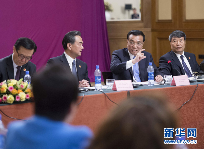  5月6日，中國國務院總理李克強在埃塞俄比亞首都亞的斯亞貝巴出席中非經貿人文座談會。 新華社記者 王曄 攝 