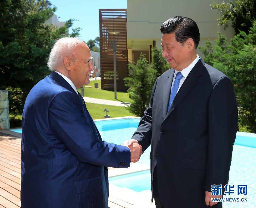 7月13日，中國國家主席習近平在希臘羅德島會見希臘總統(tǒng)帕普利亞斯。 新華社記者 蘭紅光 攝