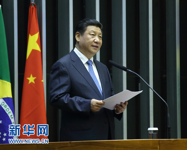 7月16日，國家主席習(xí)近平在巴西國會(huì)發(fā)表《弘揚(yáng)傳統(tǒng)友好共譜合作新篇》的演講。 新華社記者 蘭紅光 攝 
