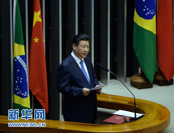7月16日，國家主席習(xí)近平在巴西國會(huì)發(fā)表《弘揚(yáng)傳統(tǒng)友好共譜合作新篇》的演講。 新華社記者 劉建生 攝 