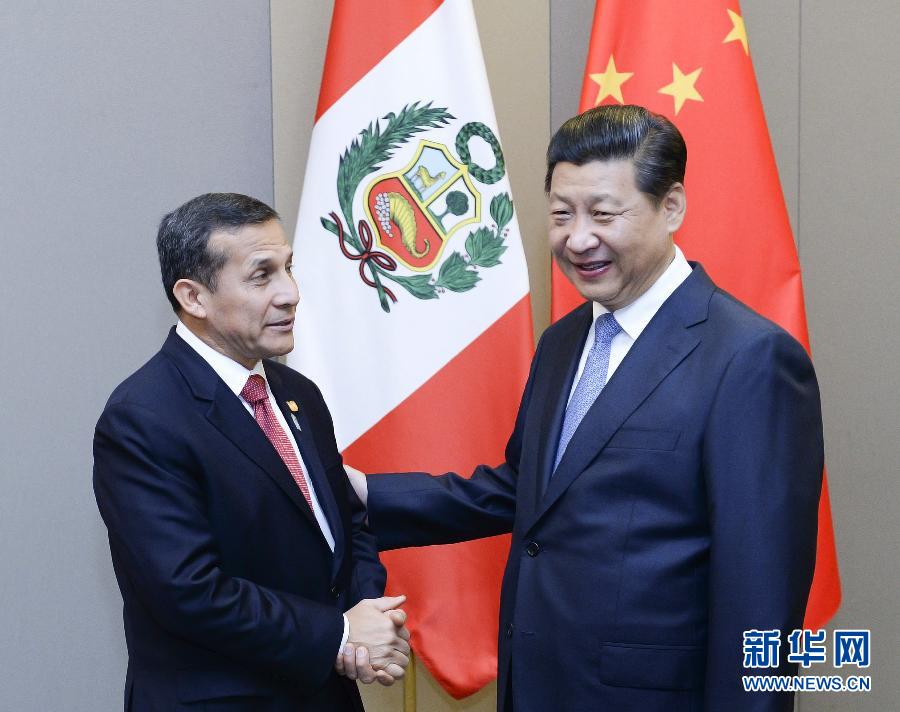 7月16日，國(guó)家主席習(xí)近平在巴西首都巴西利亞會(huì)見(jiàn)秘魯總統(tǒng)烏馬拉。新華社記者 劉建生 攝 