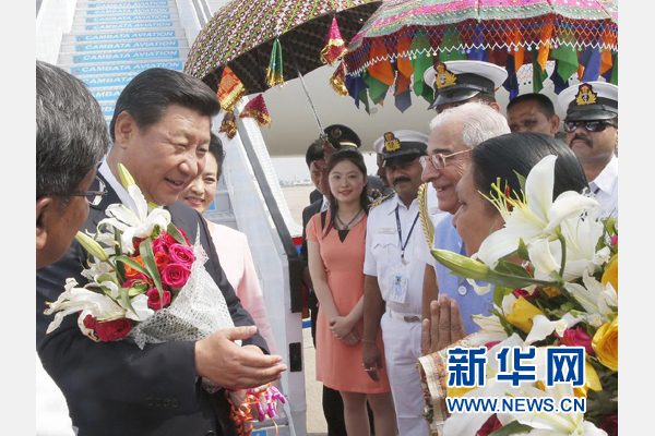 9月17日，國家主席習(xí)近平抵達(dá)古吉拉特邦艾哈邁達(dá)巴德市，開始對(duì)印度進(jìn)行國事訪問。 新華社記者 鞠鵬 攝