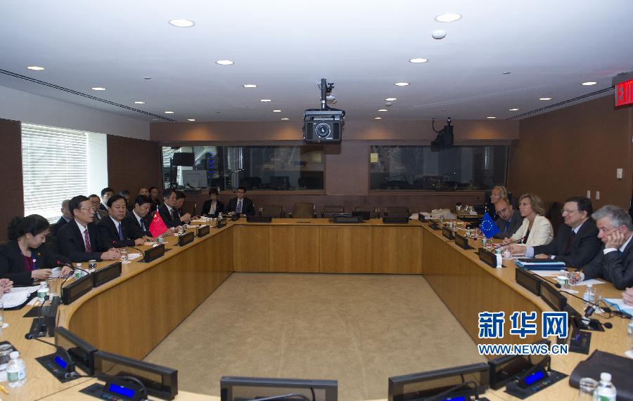  9月23日，正在紐約出席聯(lián)合國氣候峰會的國家主席習(xí)近平特使、國務(wù)院副總理張高麗在紐約聯(lián)合國總部會見歐盟委員會主席巴羅佐。新華社記者 王曄 攝 