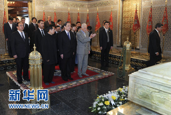 11月4日，中國全國政協(xié)主席俞正聲在拉巴特拜謁穆罕默德五世墓。新華社記者 張鐸 攝