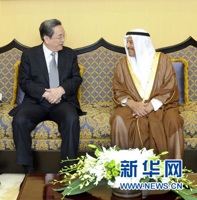 11月6日，正在巴林進行正式友好訪問的全國政協(xié)主席俞正聲在麥納麥與巴林協(xié)商會議主席阿里舉行會談。 新華社記者 張鐸 攝