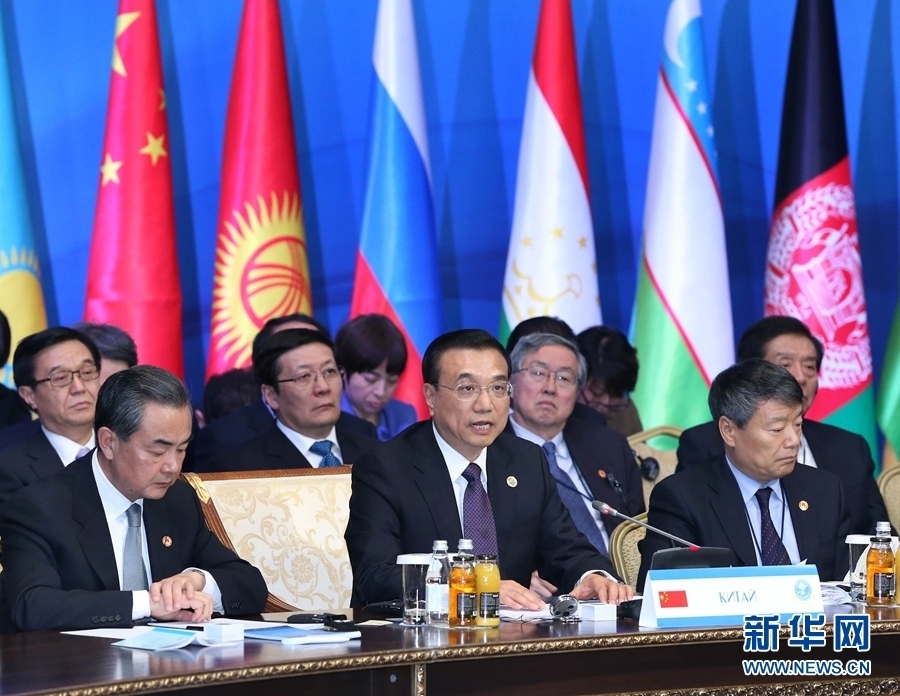 這是李克強(qiáng)總理在會(huì)上發(fā)表講話。新華社記者 龐興雷 攝