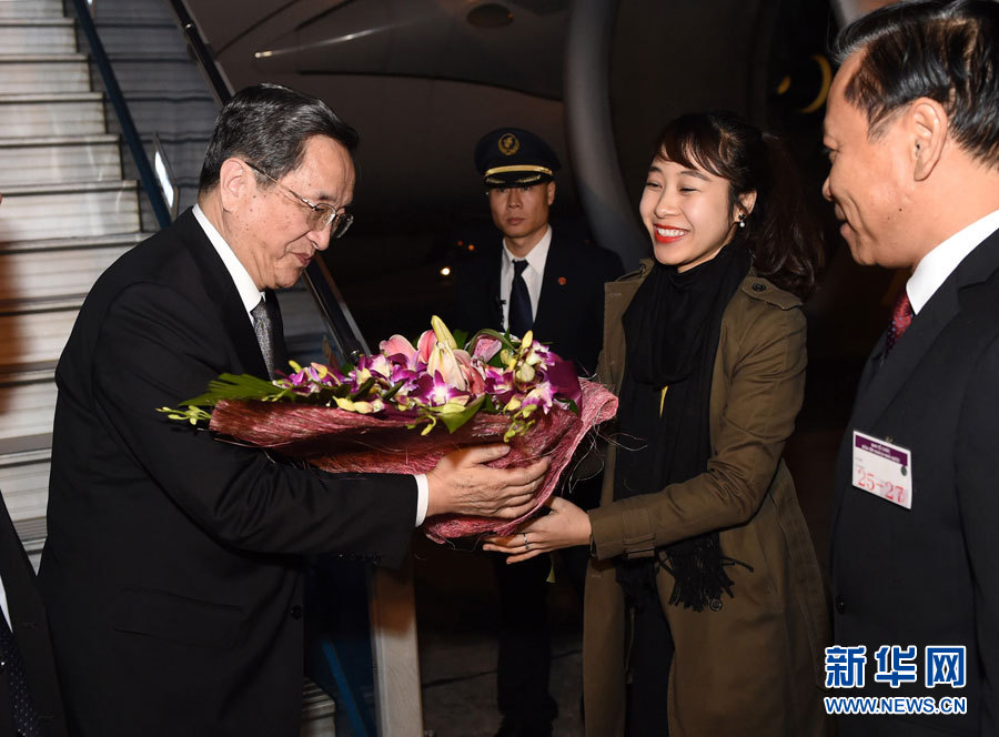 12月25日至27日，中共中央政治局常委、全國政協(xié)主席俞正聲對越南進行正式訪問。這是12月25日，俞正聲抵達河內，開始對越南進行正式訪問。 新華社記者馬占成攝