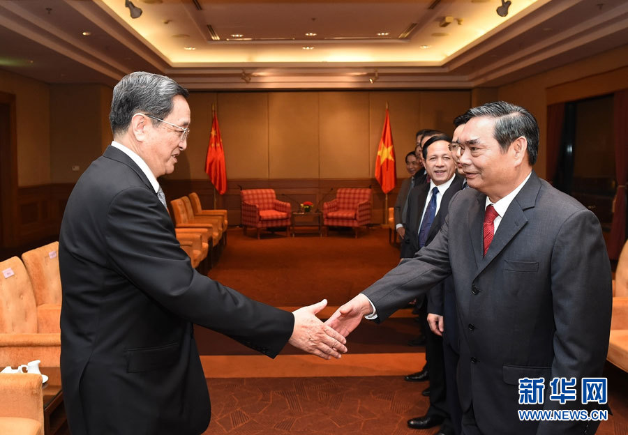 12月25日至27日，中共中央政治局常委、全國政協(xié)主席俞正聲對越南進行正式訪問。這是12月25日，俞正聲在河內會見越共中央書記處常務書記黎鴻英。 新華社記者劉建生攝