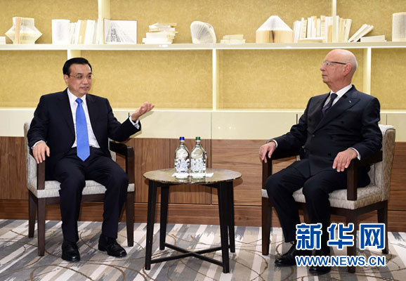 1月20日，中國國務(wù)院總理李克強(qiáng)在瑞士達(dá)沃斯會(huì)見世界經(jīng)濟(jì)論壇主席施瓦布。新華社記者 李濤 攝