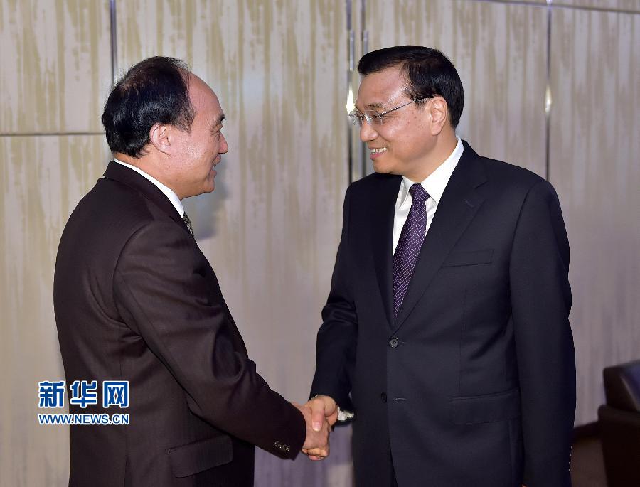 1月22日，中國國務(wù)院總理李克強(qiáng)在瑞士蘇黎世會(huì)見國際電信聯(lián)盟秘書長趙厚麟。 新華社記者 李濤 攝 
