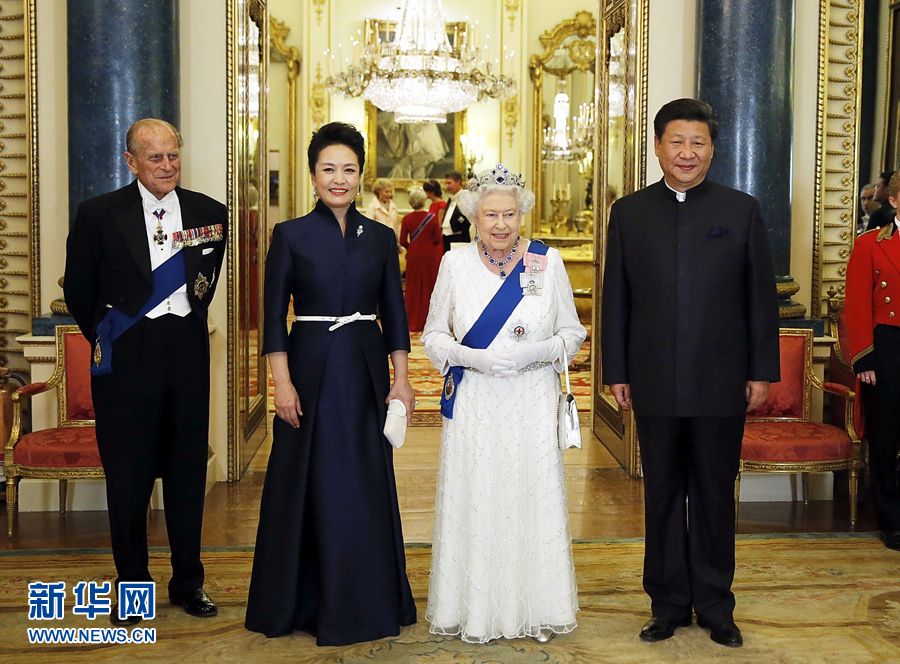 10月20日，國家主席習(xí)近平在倫敦白金漢宮出席英國女王伊麗莎白二世舉行的歡迎晚宴。 新華社記者 鞠鵬 攝