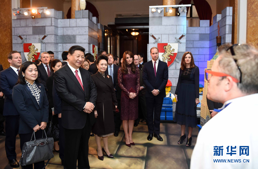 10月21日，國家主席習(xí)近平和夫人彭麗媛在英國威廉王子夫婦陪同下，出席在倫敦舉行的中英創(chuàng)意產(chǎn)業(yè)展。 新華社記者 張鐸 攝