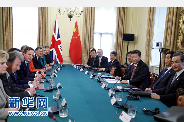 10月21日，國家主席習(xí)近平在倫敦唐寧街首相府同英國首相卡梅倫舉行會談。 新華社記者 鞠鵬 攝 