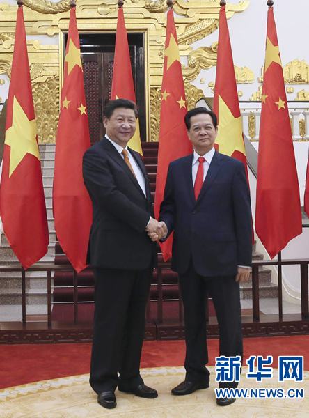 11月5日，中共中央總書記、國家主席習(xí)近平在河內(nèi)會見越南總理阮晉勇。新華社記者 蘭紅光 攝 
