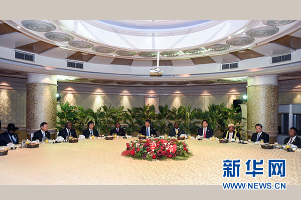 12月4日，國家主席習(xí)近平在約翰內(nèi)斯堡集體會見13位非洲國家領(lǐng)導(dǎo)人。 新華社記者 謝環(huán)馳 攝