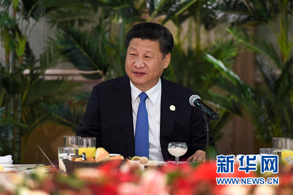 12月4日，國家主席習(xí)近平在約翰內(nèi)斯堡集體會見13位非洲國家領(lǐng)導(dǎo)人。 新華社記者 謝環(huán)馳 攝