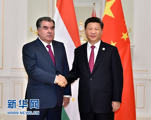 6月23日，國家主席習(xí)近平在塔什干會見塔吉克斯坦總統(tǒng)拉赫蒙。新華社記者李濤攝