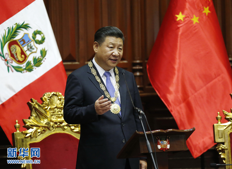 11月21日，國(guó)家主席習(xí)近平在秘魯國(guó)會(huì)發(fā)表題為《同舟共濟(jì)、揚(yáng)帆遠(yuǎn)航，共創(chuàng)中拉關(guān)系美好未來(lái)》的重要演講。 新華社記者 鞠鵬 攝