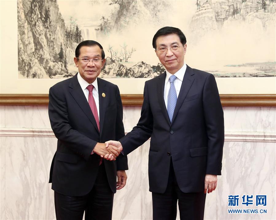 （時(shí)政）王滬寧會見柬埔寨首相洪森