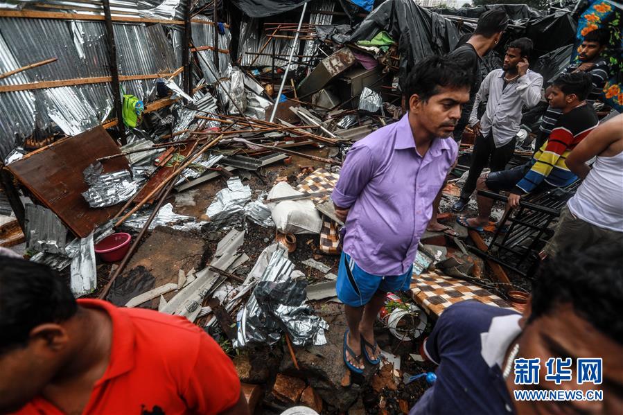 (國(guó)際)(1)印度孟買降雨引發(fā)墻體垮塌致16人死亡